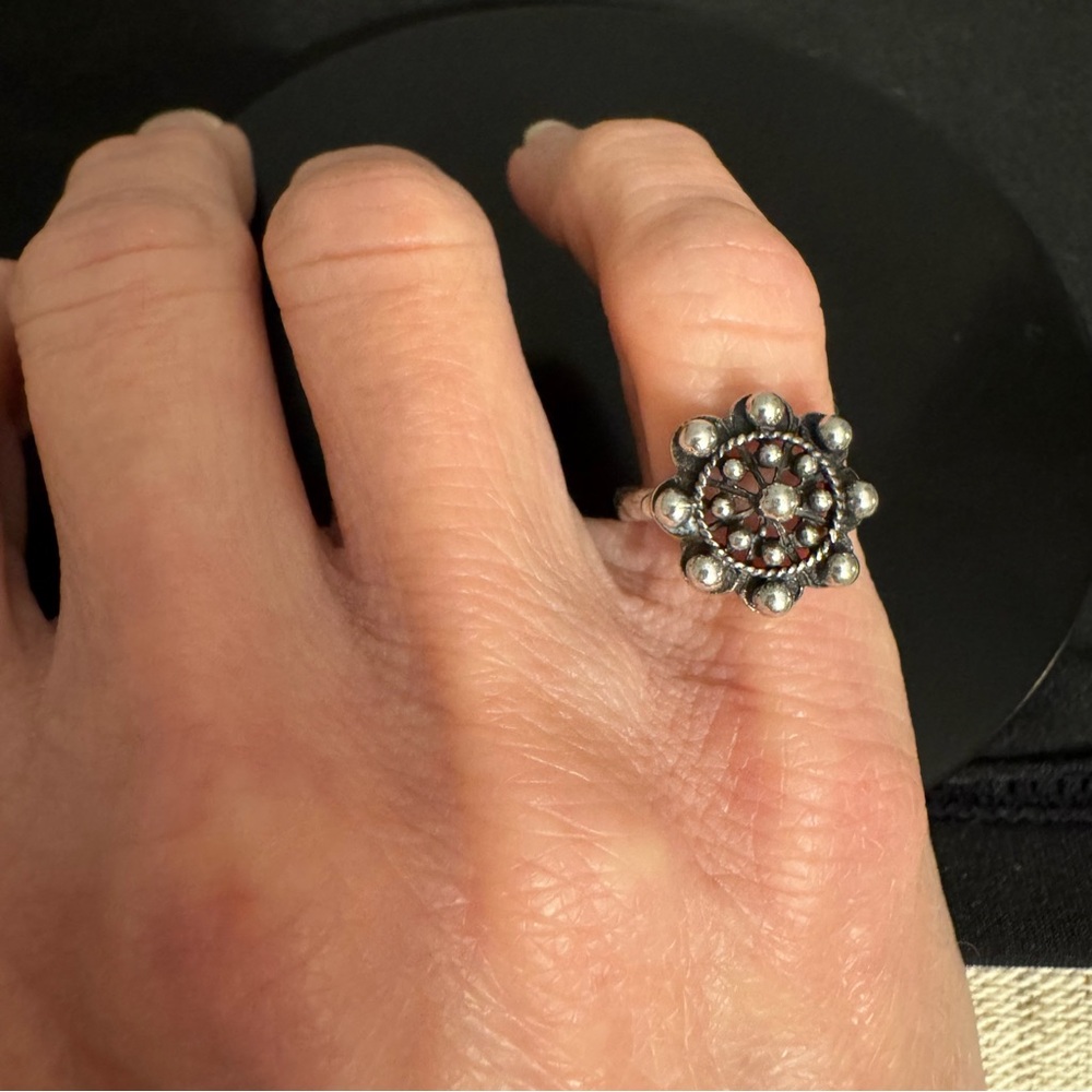 Vintage 980 Mexican Silver Sunburst Granulated Ring - Size 4 - Handmade - Picture 5 of 8